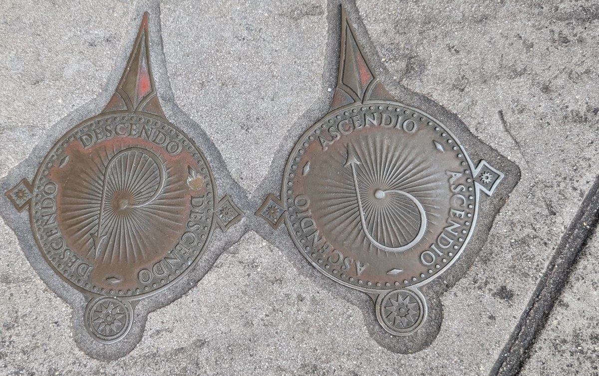 The paired medallions at Gladrags Wizardwear, one for Descendo and one for Ascendio.