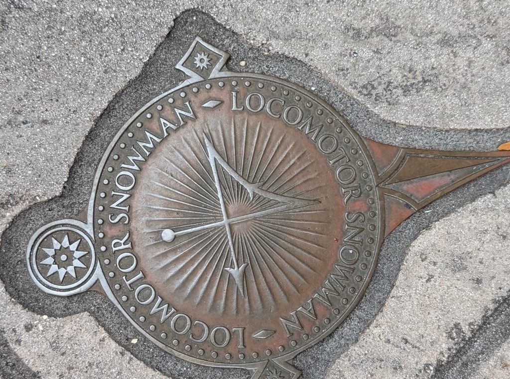 The Locomotor Snowman medallion outside Madam Puddifoot’s Tea Shop.