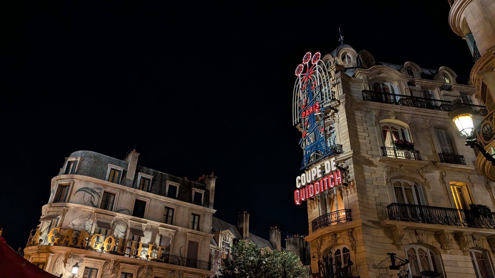 Place Cachée at night, Epic Universe
